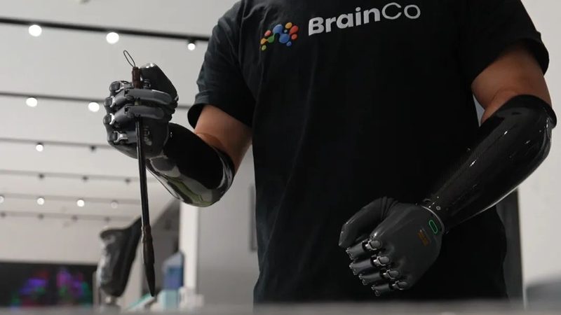 在技术面试中，面试官往往会对应聘者的技术深度和广度进行考察。以下是一些高频问题：